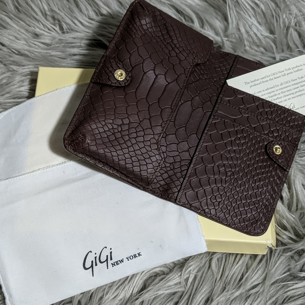 Gigi New York phone wallet in Brown